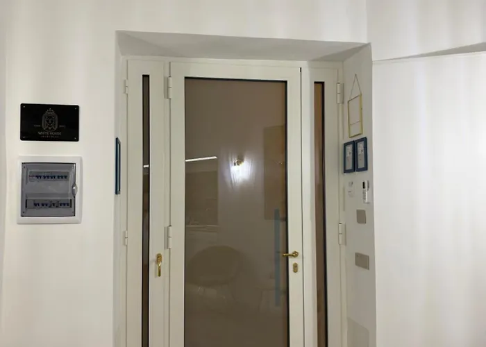 White House Luxury בארי